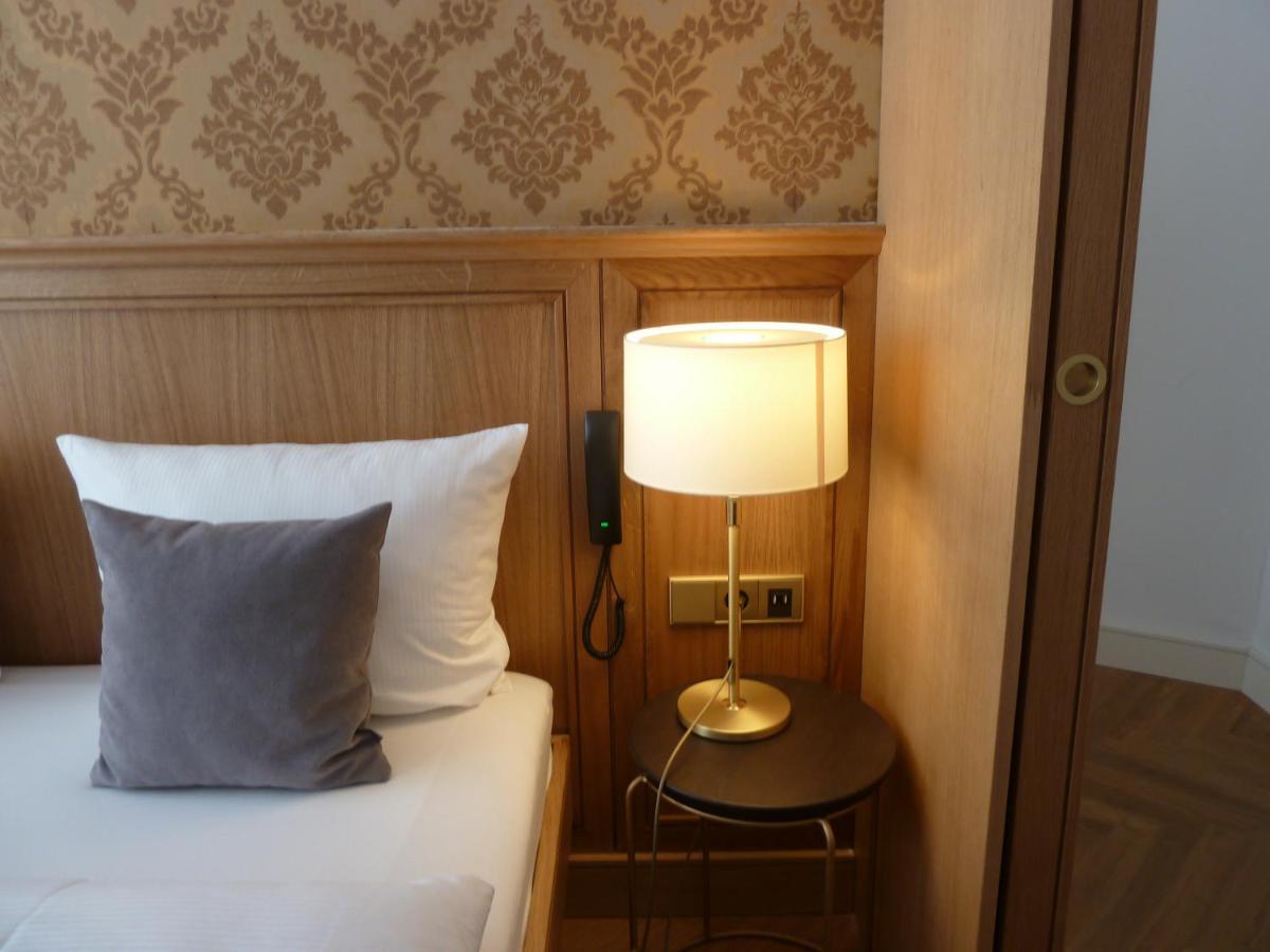 Lindenufer 3* Berlim